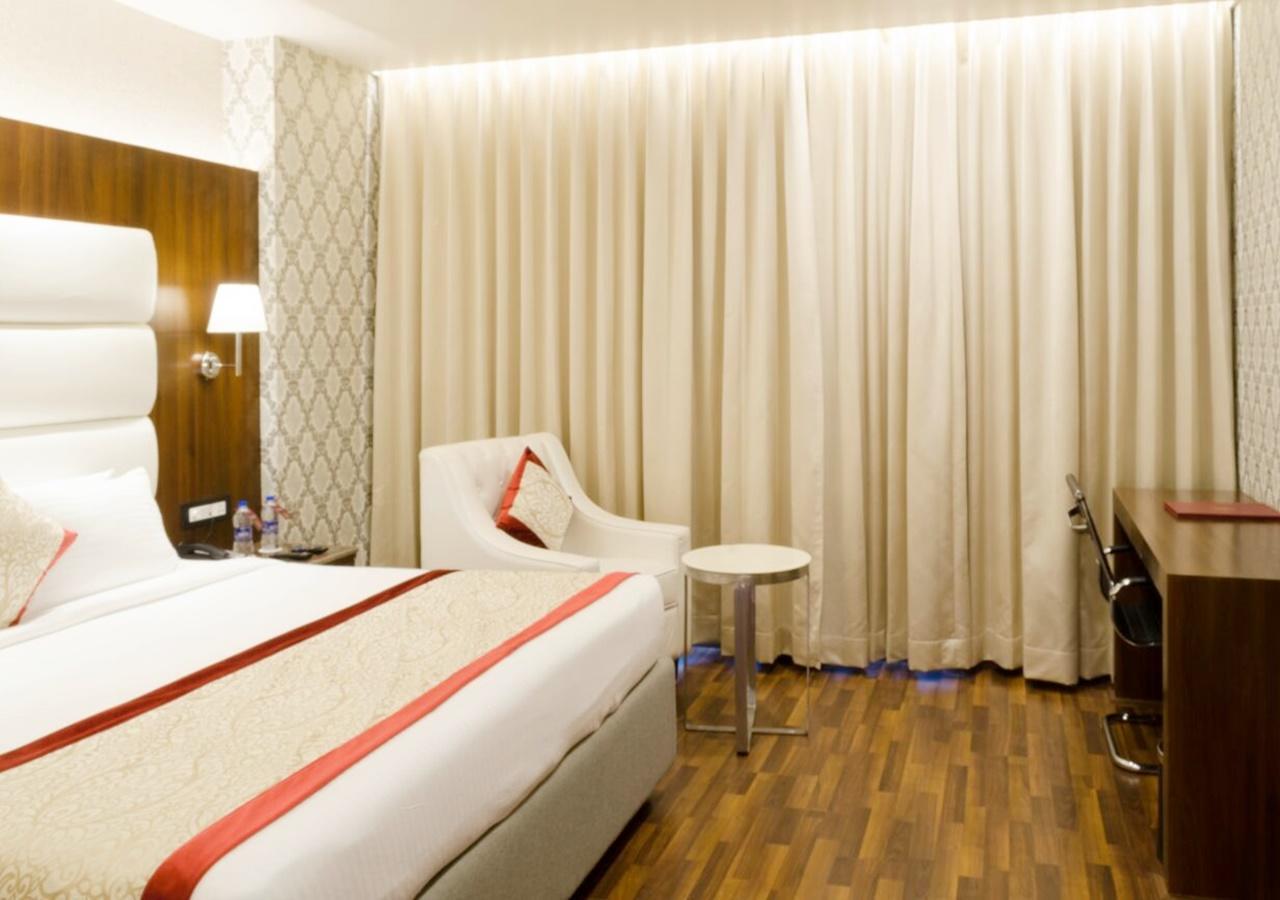 Ss Lumina Hotel Bangalore Exterior foto