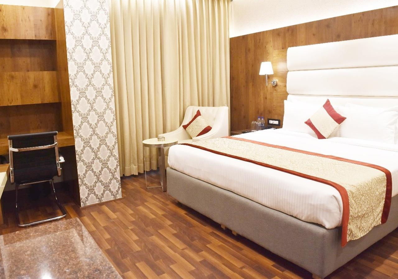 Ss Lumina Hotel Bangalore Exterior foto