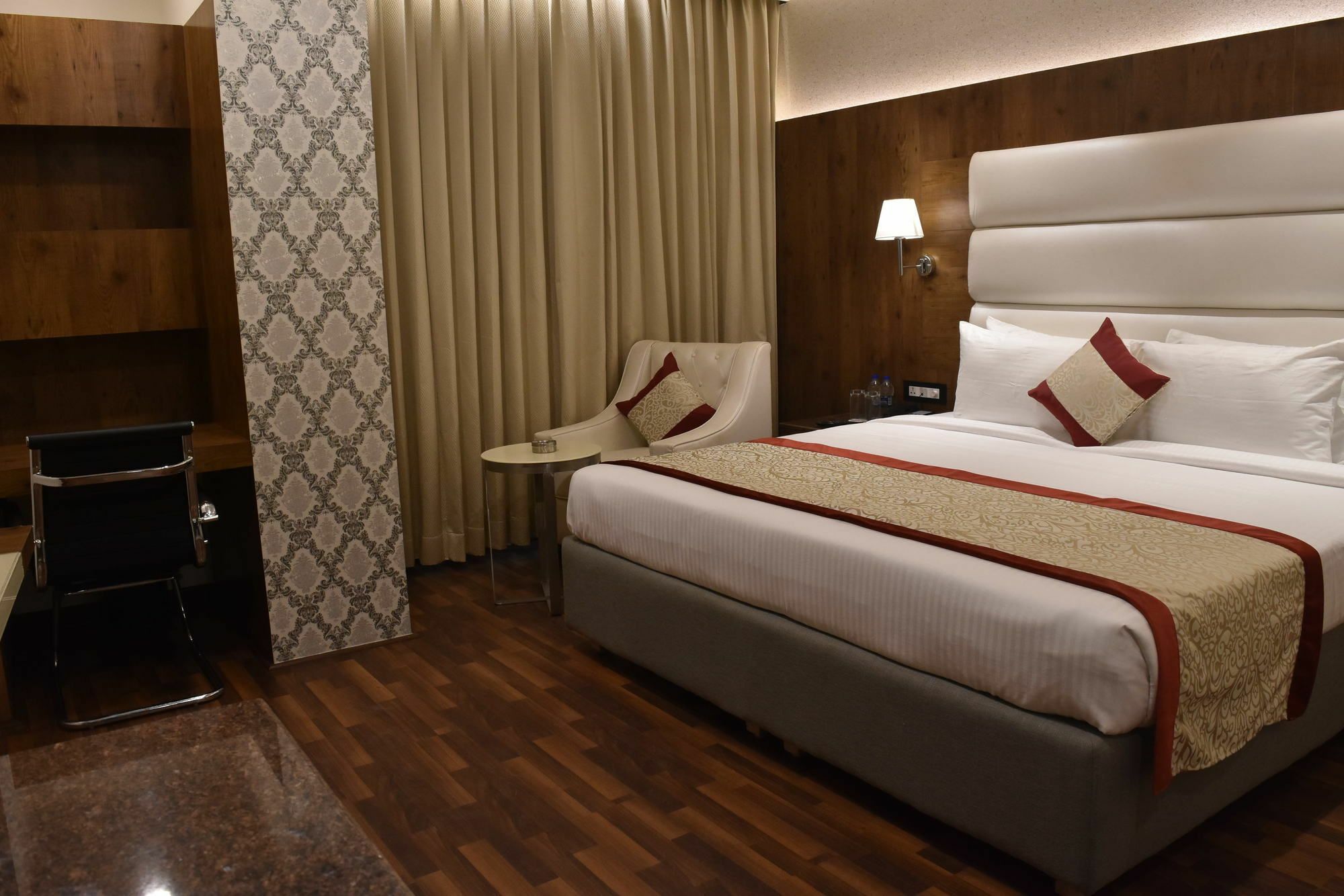 Ss Lumina Hotel Bangalore Exterior foto